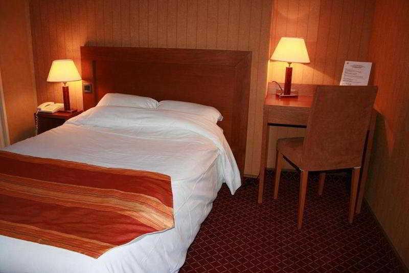 Hotel Princesse Isabelle Puteaux Bilik gambar