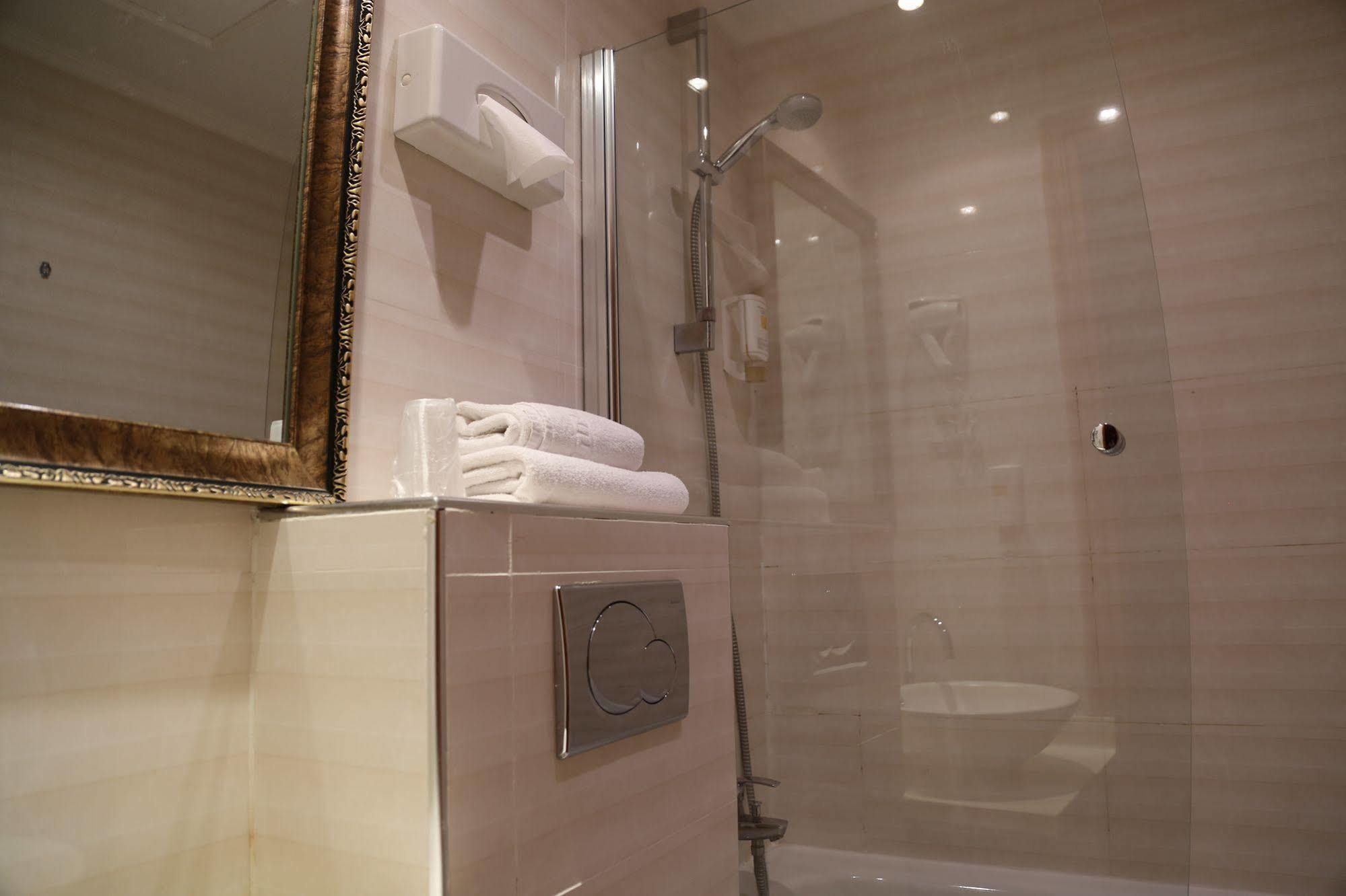 Hotel Princesse Isabelle Puteaux Luaran gambar
