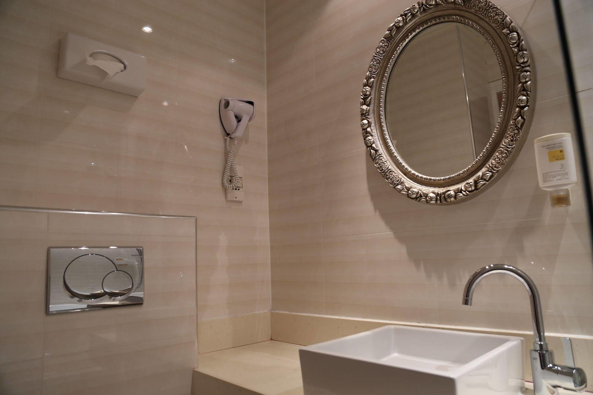Hotel Princesse Isabelle Puteaux Luaran gambar